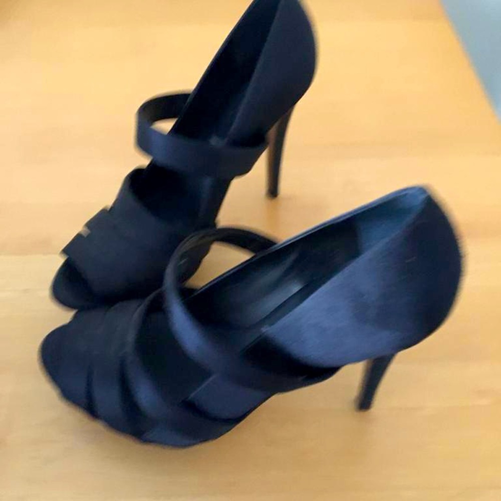 Black sky high BCBG party heels 🖤💕🖤